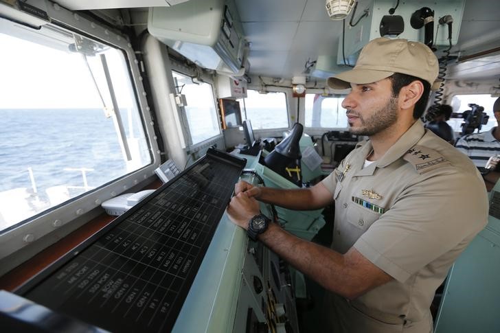 © Reuters. التلفزيون السعودي:البحرية السعودية تجلي دبلوماسيين من عدن
