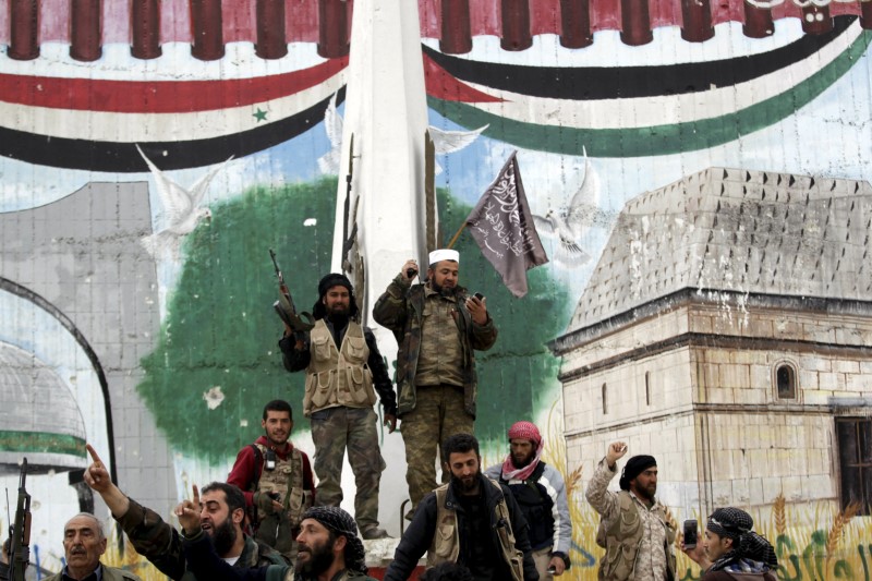 © Reuters. جماعات إسلامية تسيطر على مدينة إدلب السورية لأول مرة