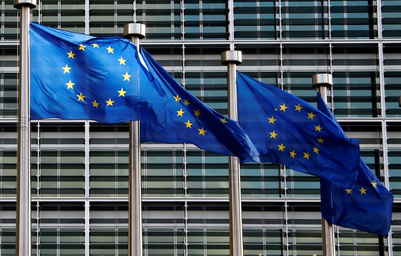 © Reuters. European Union flags flutter outside the EU Commission headquarters in Brussels