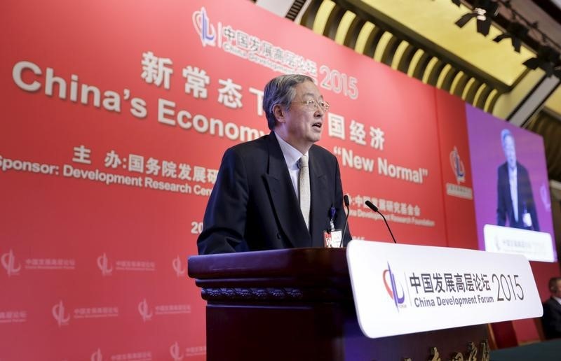 © Reuters. El gobernador del banco central chino advierte de la amenaza de deflación