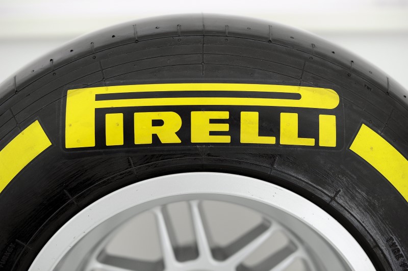 © Reuters. CHEMCHINA ESPÈRE RÉINTRODUIRE PIRELLI EN BOURSE EN ITALIE