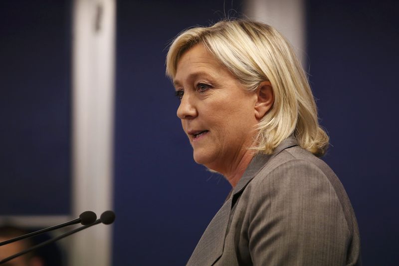 © Reuters.  MARINE LE PEN PARLE UNE ÉTAPE SUR LE CHEMIN 
