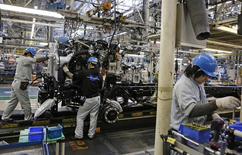 © Reuters. People work at the assembly line of the MFTBC factory in Kawazaki