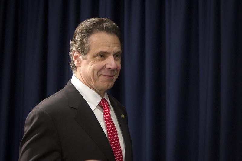 © Reuters. New York Governor Cuomo speaks during a news conference in New York