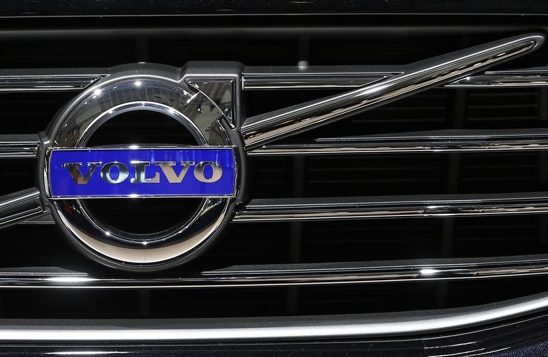 © Reuters. A Volvo logo is seen on a car at the Brussels International Auto Show