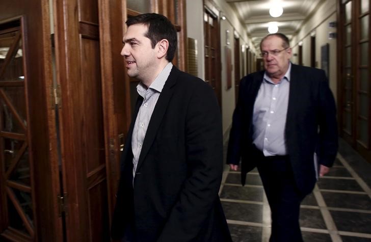 © Reuters. Greek Prime Minister Tsipras arrives for a cabinet meeting at the parliament building in Athens