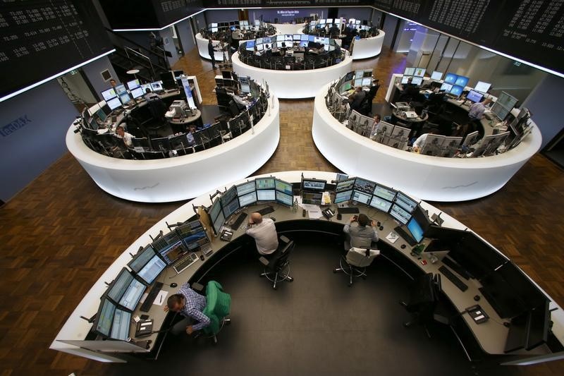 © Reuters. Las bolsas europeas rebotan ayudadas por los valores tecnológicos