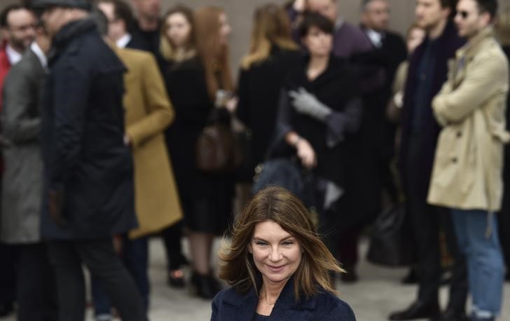 © Reuters. Net-a-Porter founder Natalie Massenet arrives for the Burberry Prorsum Autumn/Winter 2015 show during "London Collections: Men" in London