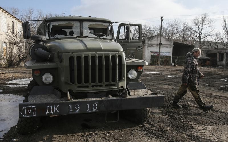 © Reuters. أوكرانيا تعلن مقتل أحد جنودها وإصابة ثلاثة في اشتباكات مع انفصاليين