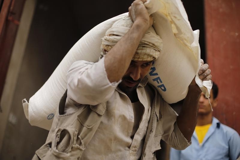 © Reuters. وكالة: مخزون الأغذية الأساسية في اليمن يكفي 6 أشهر