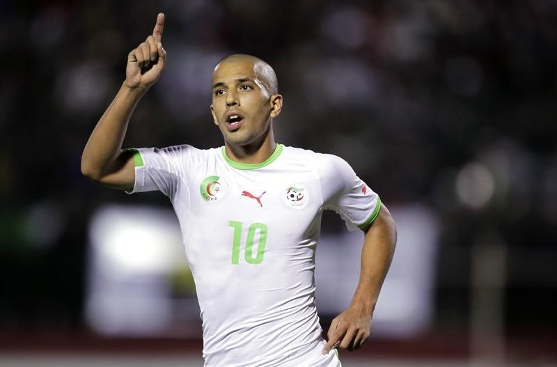 © Reuters. الجزائر بقيادة فغولي تفوز بسهولة 4-1 على عمان وديا