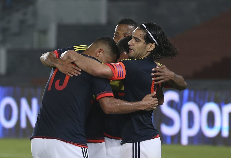 © Reuters. Falco of Colombia celebrates his goal with teammates during their international friendly soccer match against Kuwait in Abu Dhabi 