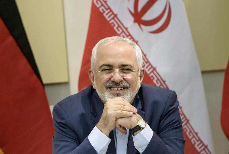 © Reuters. ايران والقوى الست يسابقون الزمن قبل انقضاء مهلة التوصل إلى اتفاق
