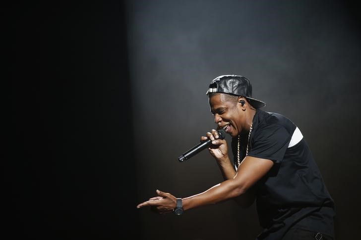 © Reuters. Jay-Z se apresenta em Paris