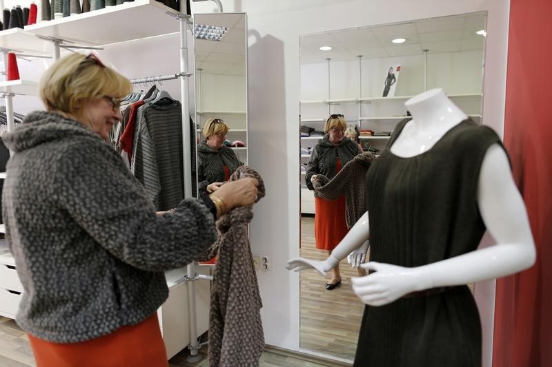 © Reuters. A customer looks at a piece of clothing in an Arena Modna Kuca store in Pula