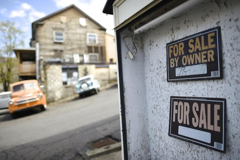 © Reuters. A tanning salon sits vacant, out of business and for sale in Shamokin