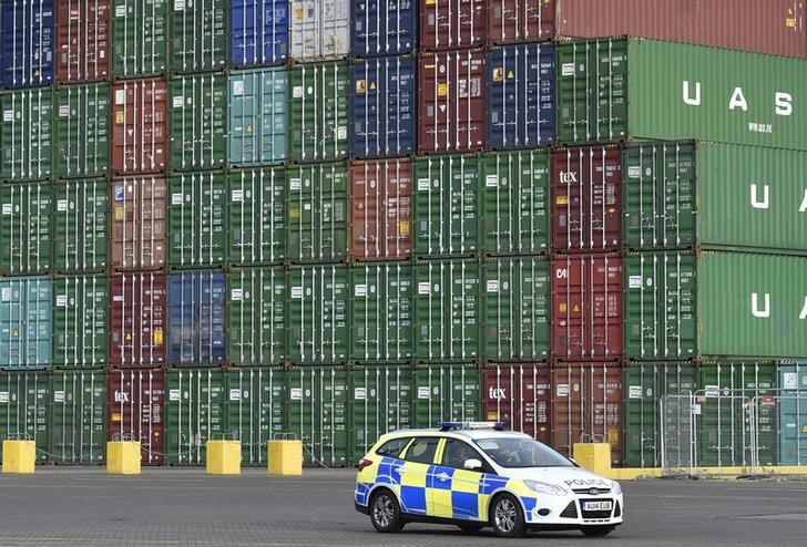 © Reuters. Porto de Felixstowe, no sul da Inglaterra 