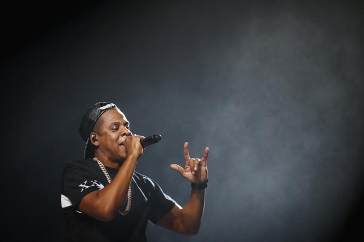 © Reuters. Jay-Z performs at Bercy stadium in Paris