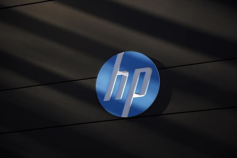 © Reuters. A Hewlett-Packard logo is seen at the company's Executive Briefing Center in Palo Alto