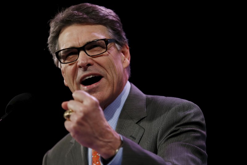 © Reuters. File photo of former Governor of Texas Rick Perry speaking at the Freedom Summit in Des Moines