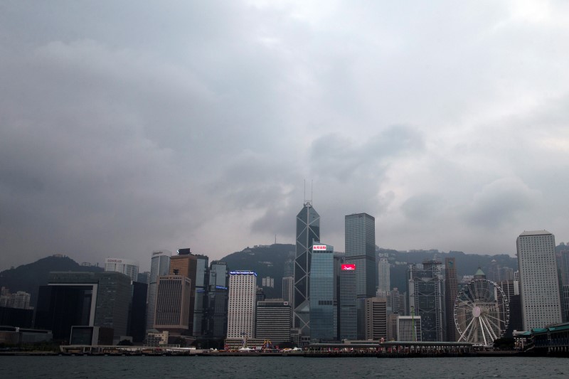 © Reuters. A general view of the Central Business District, including the Bank of China Tower and China Construction Bank Tower are seen in Hong Kong