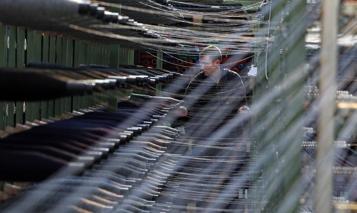 © Reuters. An employee at Harris Tweed Hebrides works in the factory on the Isle of Lewis in the Outer Hebrides