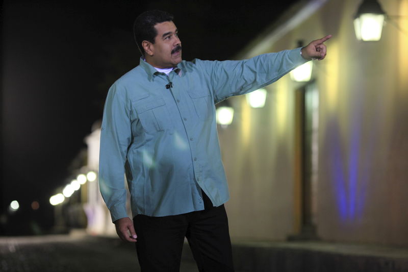 © Reuters. Venezuela's President Nicolas Maduro speaks during his weekly broadcast "en contacto con Maduro" in the state of Falcon