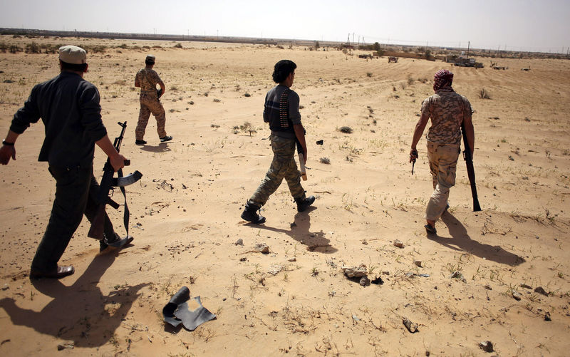 © Reuters. غارات جوية على مطار الزنتان في غرب ليبيا