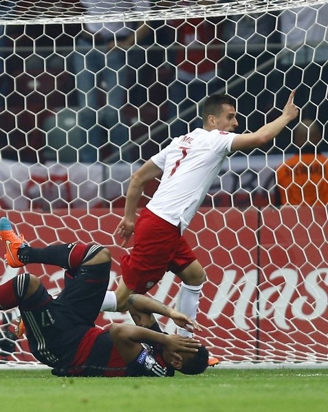 © Reuters. أياكس الهولندي يتعاقد مع البولندي ميليك