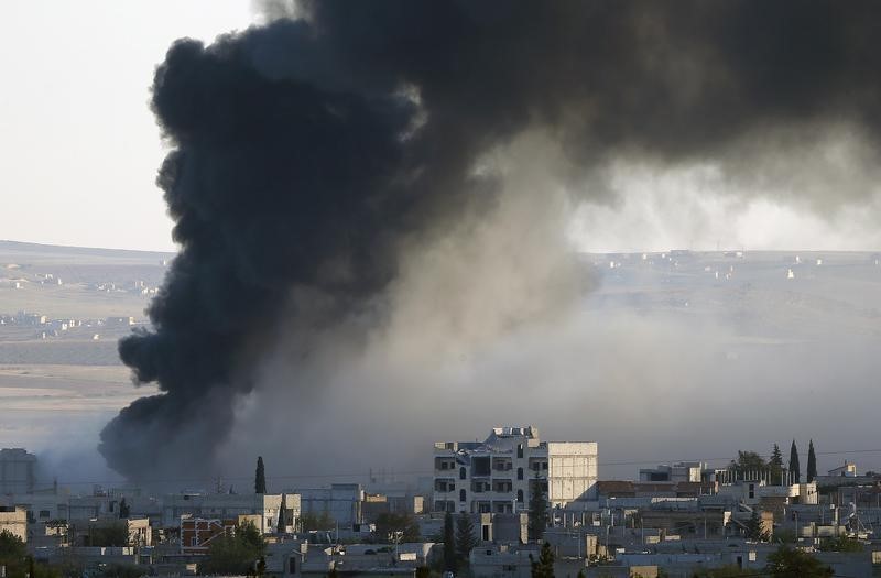 © Reuters. أمريكا تقول إنها شنت 14 ضربة على أهداف للدولة الإسلامية في العراق وسوريا