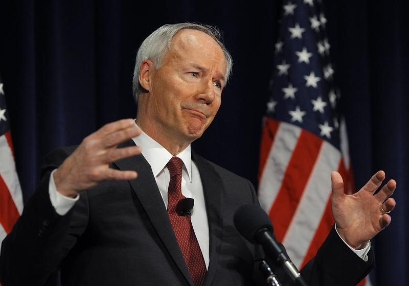 © Reuters. Former Rep. Asa Hutchinson discusses the findings and recommendations of the National School Shield Program in Washington