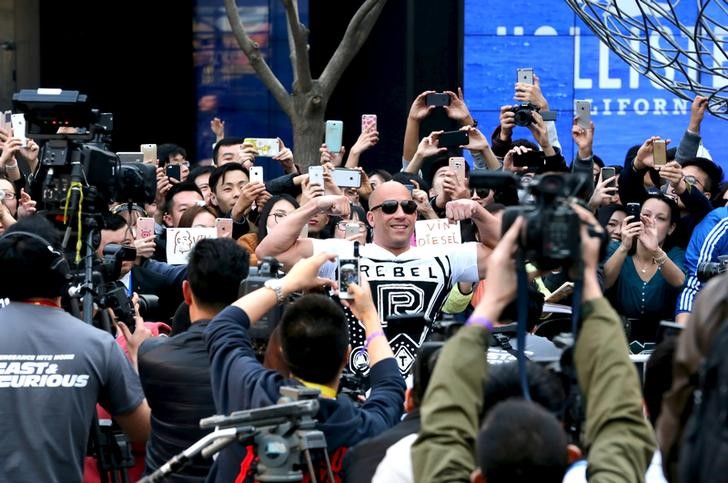 © Reuters. Vin Diesel posa para foto em evento promocional de "Velozes e Furiosos 7" em Pequim