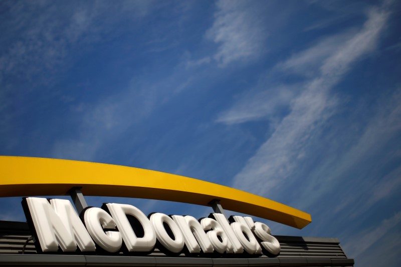 © Reuters. A McDonald's restaurant is seen in Los Angeles