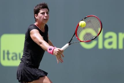 © Reuters. Serena Williams se enfrentará a la española Suárez en la final de Miami