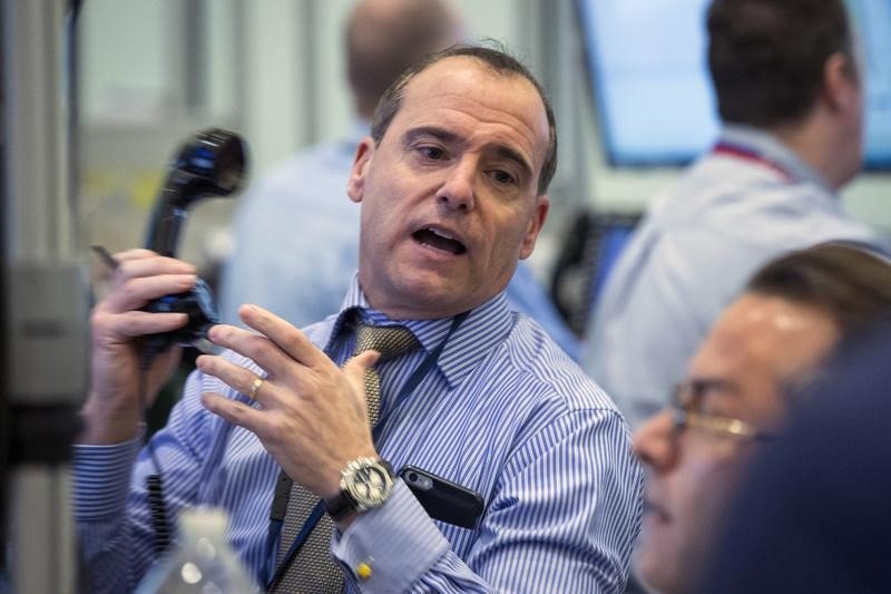 © Reuters. NYSE Amex options traders work at the New York Stock Exchange