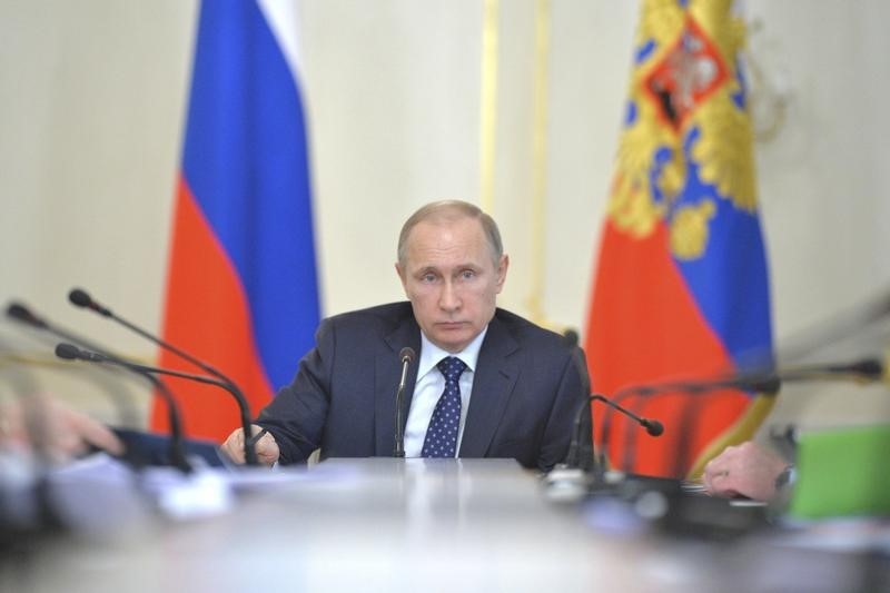 © Reuters. زعيما روسيا واليونان يبحثان العلاقات الاقتصادية والعقوبات الأوروبية في موسكو