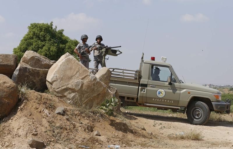 © Reuters. مقتل جنديين سعوديين في اشتباك على الحدود مع اليمن