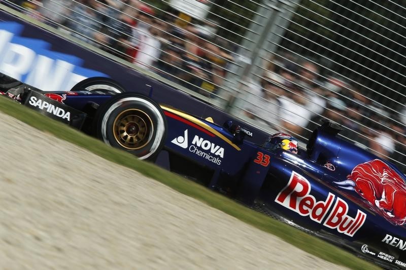 © Reuters. Toro Rosso Formula One driver Max Verstappen of the Netherlands during the Australian F1 Grand Prix at the Albert Park circuit in Melbourne