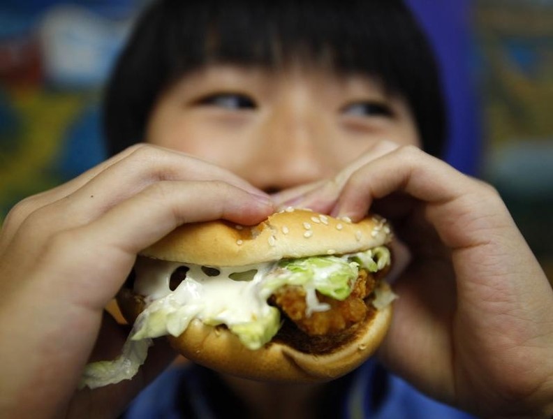 © Reuters. Disminuye el consumo infantil de comida rápida en Estados Unidos 