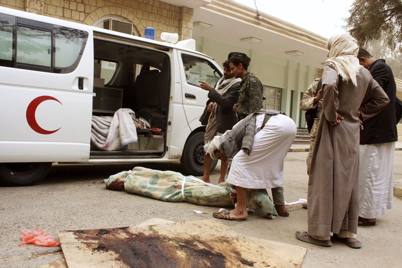 © Reuters. الصليب الأحمر:التحالف بقيادة السعودية مازال يمنع شحنات مساعدات لليمن