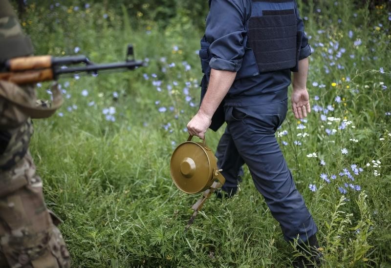 © Reuters. مقتل ثلاثة جنود أوكرانيين في انفجار لغم أرضي بشرق البلاد