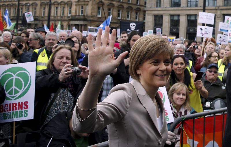 © Reuters. La líder nacionalista escocesa niega que prefiera a Cameron como rival