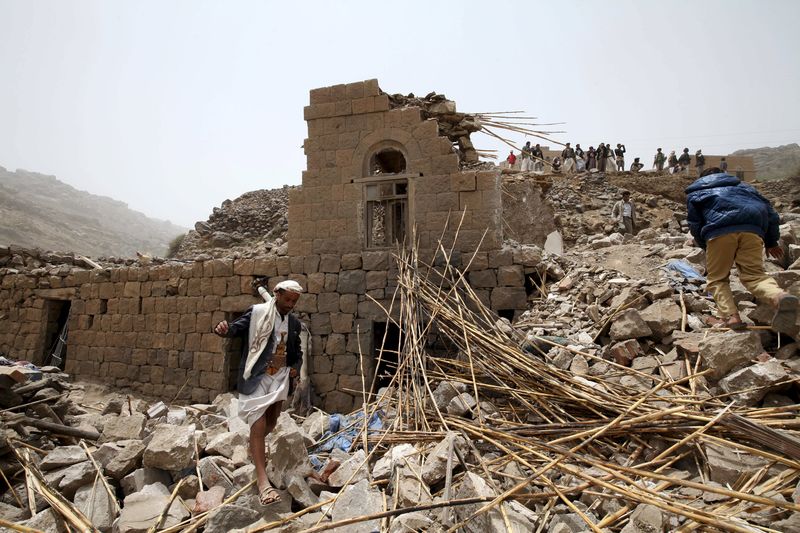© Reuters. روسيا تدعو إلى تعليق الضربات الجوية في اليمن لإجلاء الأجانب والدبلوماسيين
