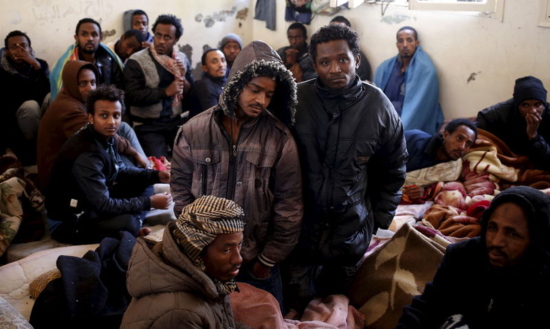 © Reuters. ايطاليا تنقذ 1500 مهاجر من عرض البحر في أقل من 24 ساعة