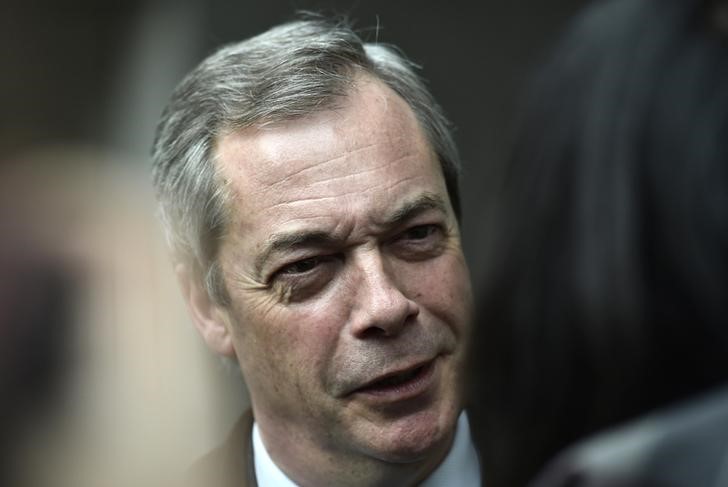 © Reuters. حزب الاستقلال البريطاني يتوقع انشقاق مزيد من أعضاء حزب المحافظين