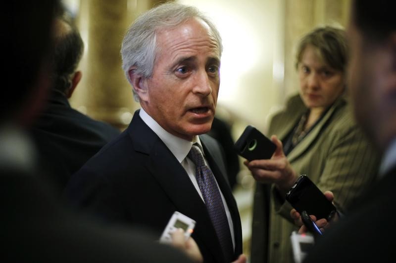 © Reuters. Corker speaks with reporters after Democratic and Republican party policy luncheons at the U.S. Capitol in Washington