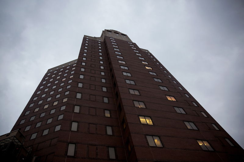 © Reuters. A building that will reportedly house the Presidential campaign headquarters of former Secretary of State Hillary Clinton is seen in the Brooklyn Heights neighborhood of New York