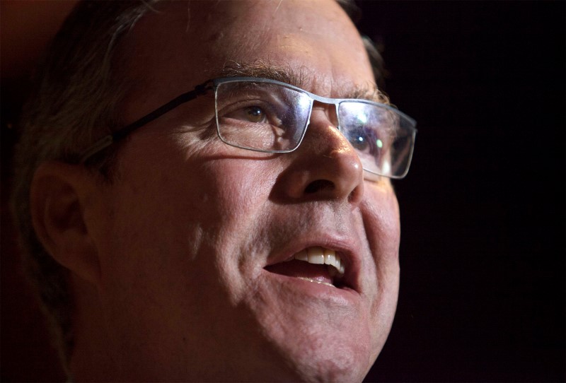 © Reuters. Probable 2016 Republican U.S. presidential candidate and former Florida Governor Jeb Bush speaks at a Horry County Republican Party breakfast in Myrtle Beach