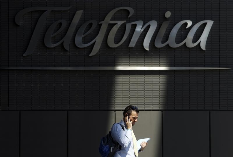 © Reuters. Logo da Telefônica visto na sede, em Madri 