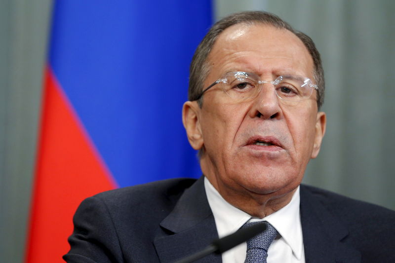 © Reuters. Russian Foreign Minister Sergei Lavrov speaks during a news conference after a meeting with Beatrice Attalah, Minister of Foreign Affairs of Madagascar, in Moscow